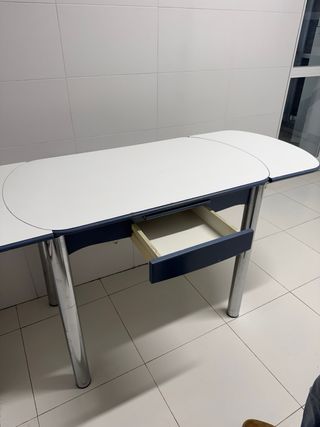 Mesa extensible metal y plástico