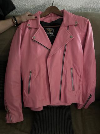 Chaqueta polipiel rosa moto