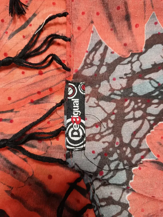 Pañuelo Desigual Flores Rojas y Grises