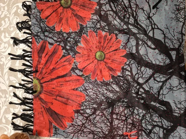 Pañuelo Desigual Flores Rojas y Grises