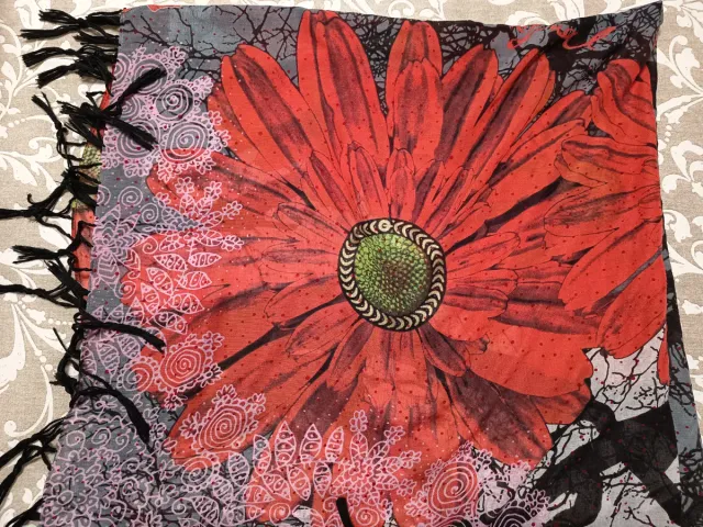 Pañuelo Desigual Flores Rojas y Grises