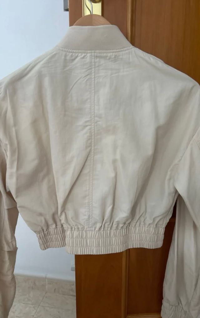 Chaqueta fina estilo bomber