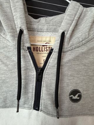 Sudadera Hollister Gris y Blanca Talla S
