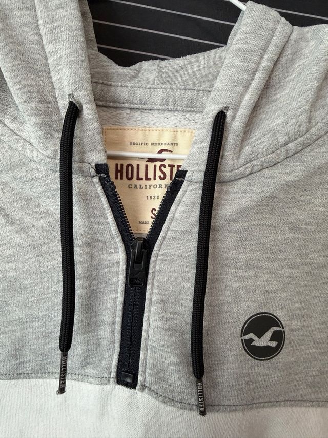 Sudadera Hollister Gris y Blanca Talla S