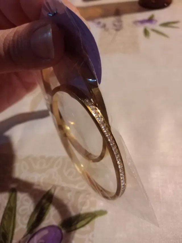 Conjunto de pulseiras douradas