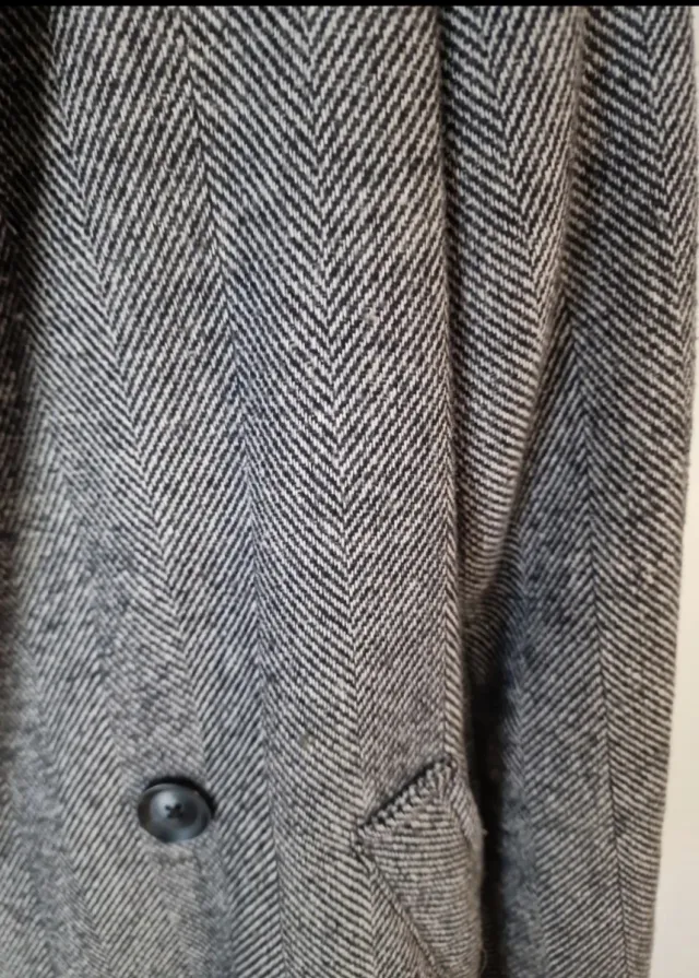 Abrigo largo Bershka gris y negro