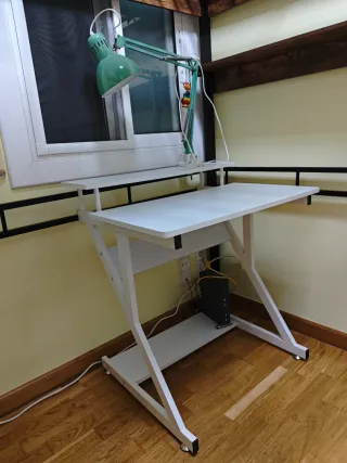 Mesa ordenador blanca