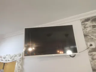 Televisor blanco para colgar