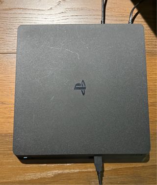 PS4 (PlayStation 4) Negra con 2 mandos