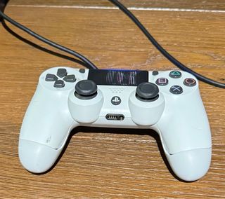 PS4 (PlayStation 4) Negra con 2 mandos