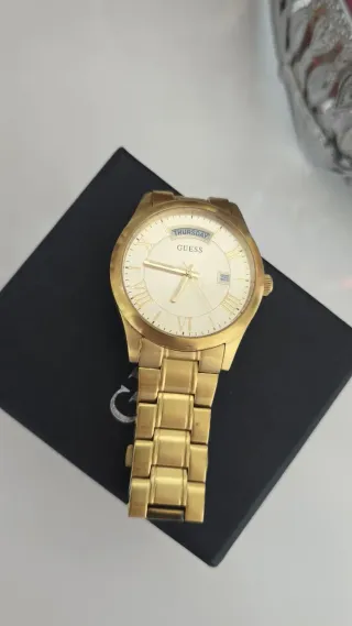 Reloj Guess Dorado