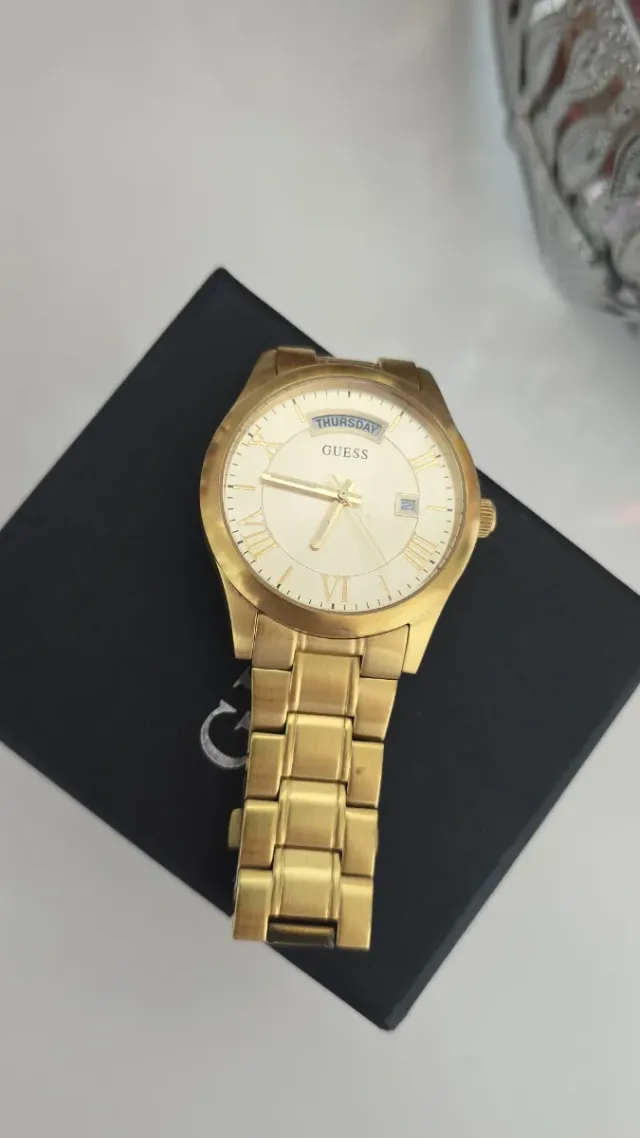 Reloj Guess Dorado
