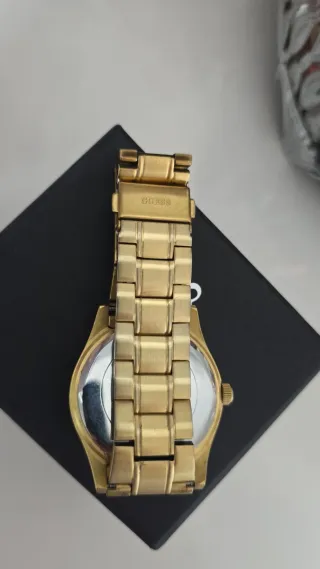 Reloj Guess Dorado