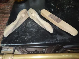 Hormas vintage y utensilio zapatero