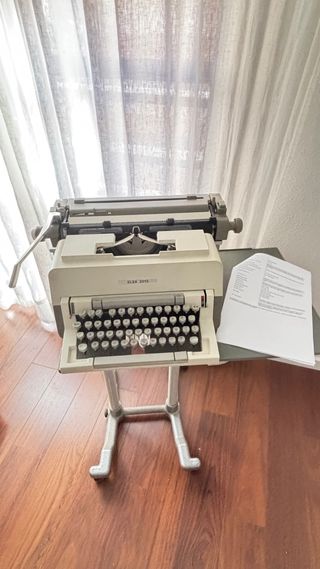 Máquina de escribir Olivetti Elsa 2013