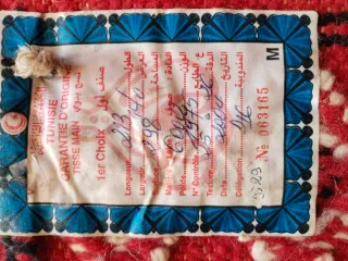 Alfombra de lana rosa y roja