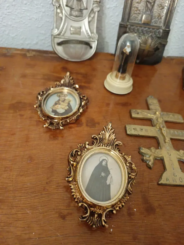 Lote religioso: figuras y cruces