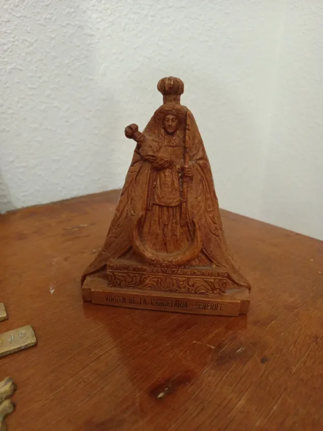 Lote religioso: figuras y cruces