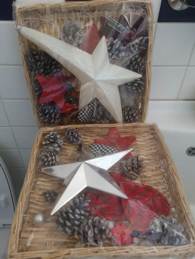 Decorazioni Natalizie Cestini Stelle Pigne