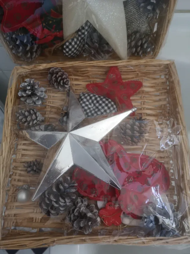 Decorazioni Natalizie Cestini Stelle Pigne