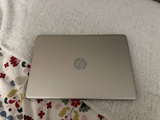 Portátil HP dorado
