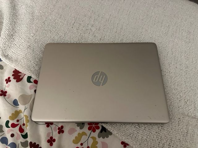 Portátil HP dorado