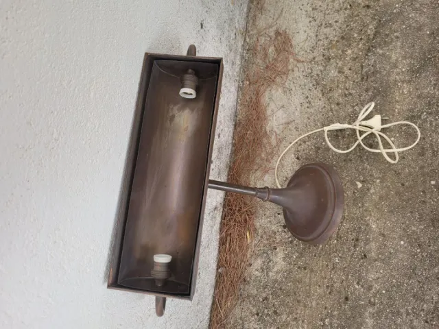 Lámpara antigua alargada