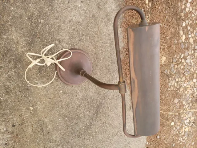 Lámpara antigua alargada