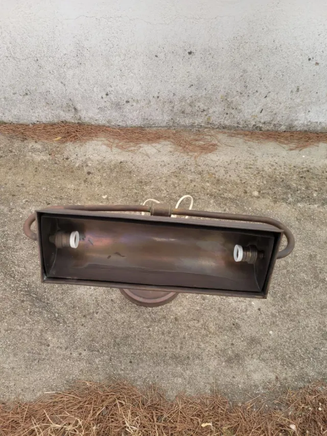 Lámpara antigua alargada