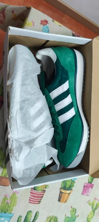 Zapatillas Adidas Verdes y Blancas
