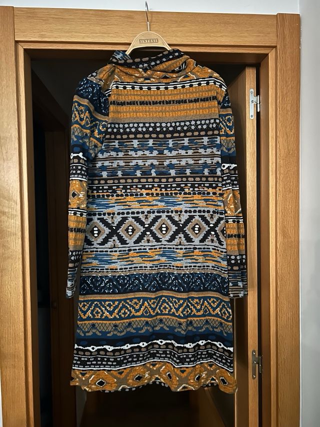 Pack de ropa: abrigo, 5 vestidos y una chaqueta