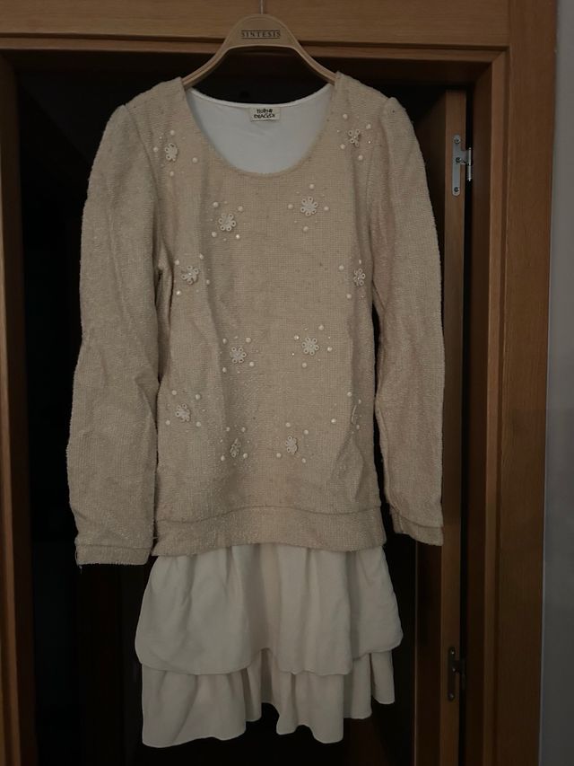 Pack de ropa: abrigo, 5 vestidos y una chaqueta