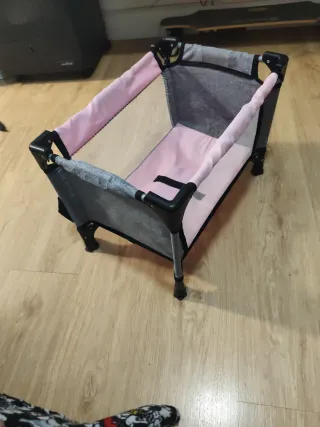 Cuna parque de muñecas rosa y gris