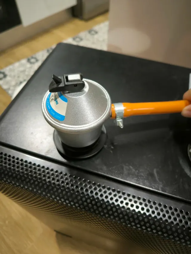 Estufa de Gas Orbegozo Negra