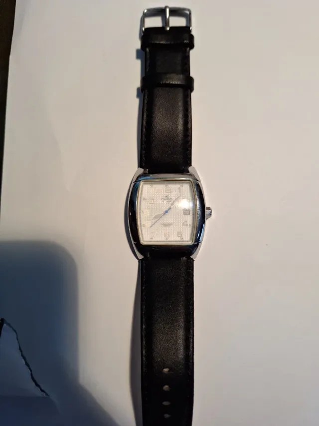 Reloj Casio Vintage Correa Negra y Esfera Blanca