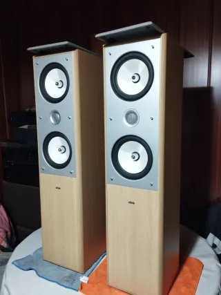 Altavoces Eltax Beige y Plata