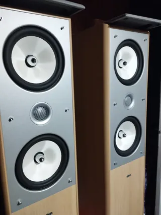 Altavoces Eltax Beige y Plata