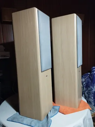 Altavoces Eltax Beige y Plata