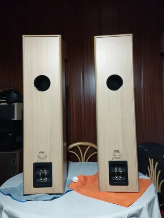 Altavoces Eltax Beige y Plata