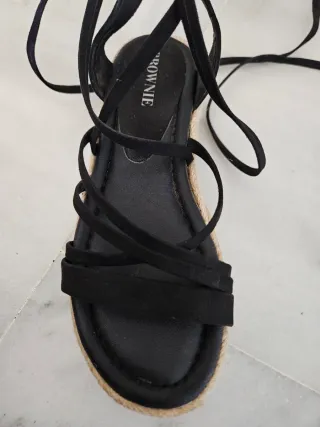 Sandalias Brownie con cordones negras