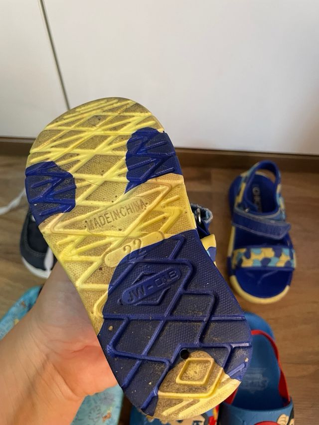 Lote 4 pares zapatos niño Talla 22