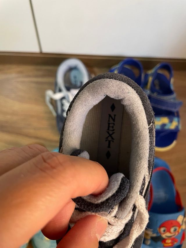 Lote 4 pares zapatos niño Talla 22