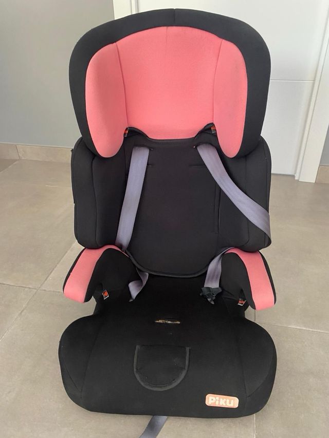 Silla de coche Piku rosa y negra