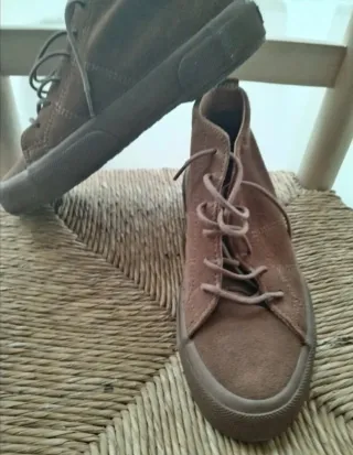 Botín Superga Marrón usados una única vez.
