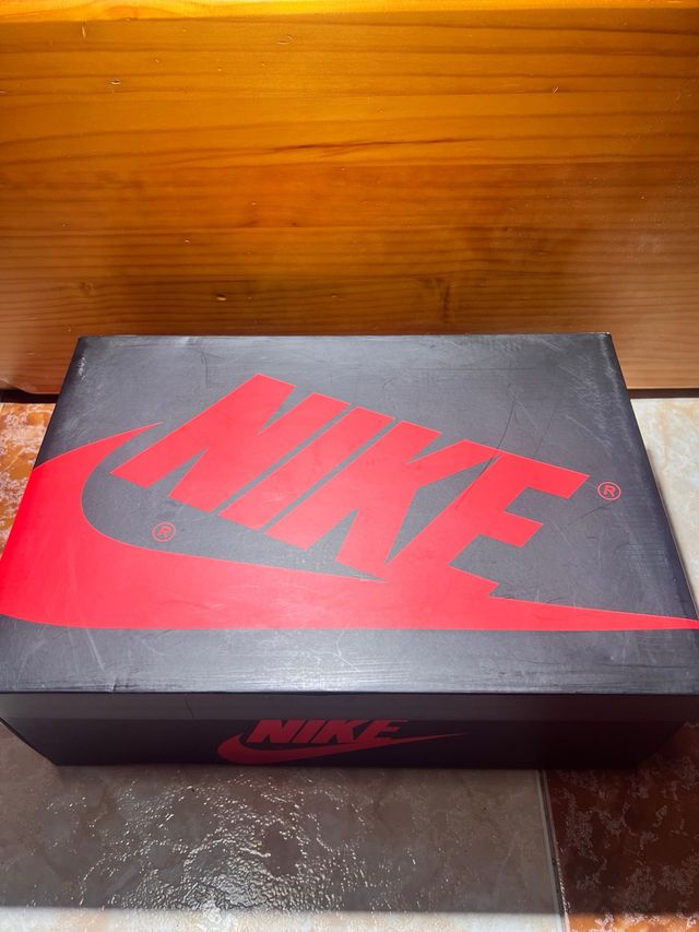 Jordan Retro 1 Low Negro Rojo