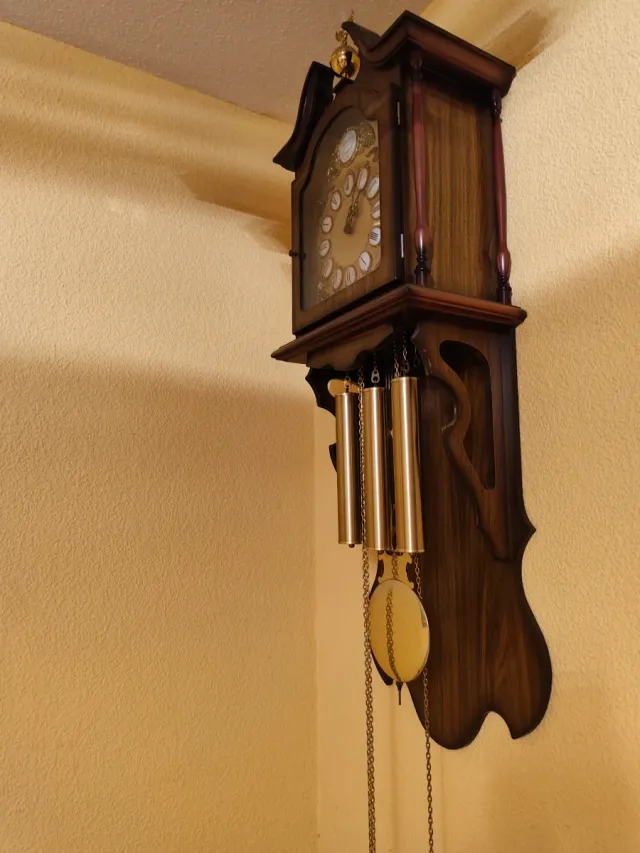 Reloj de pared madera y metal