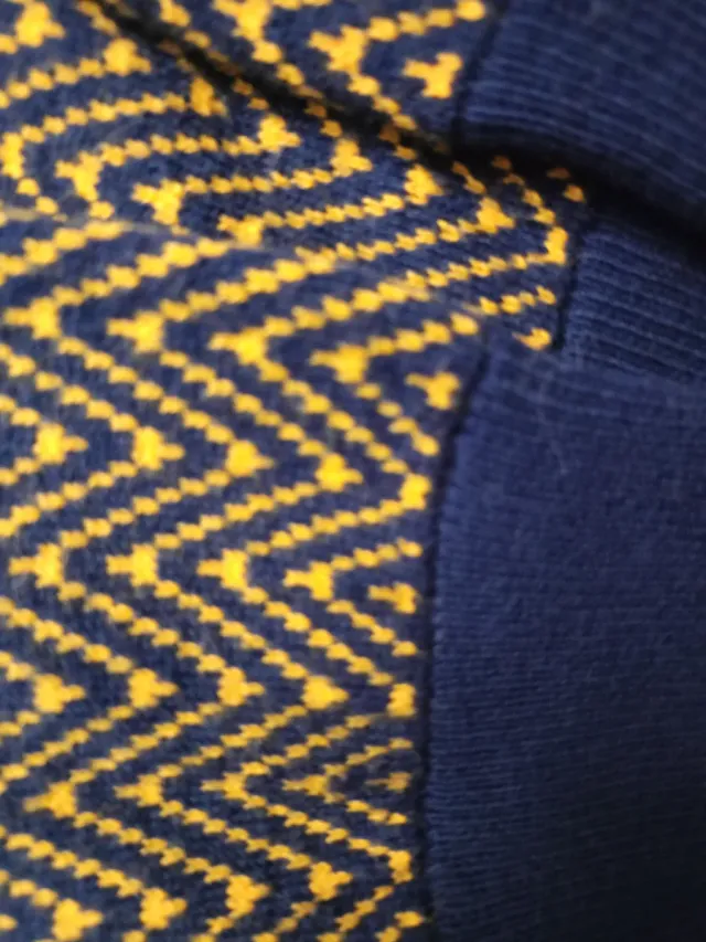 Maglione uomo fantasia zig-zag blu e giallo