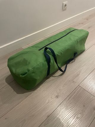 Cuna de viaje para bebé verde y naranja