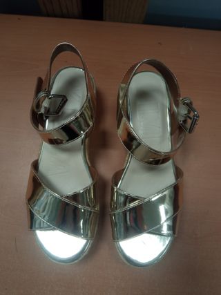 Sandalias BIMBA Y LOLA doradas