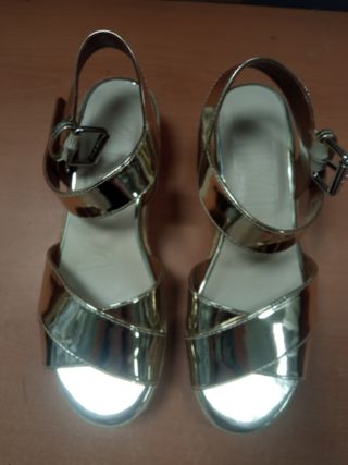 Sandalias BIMBA Y LOLA doradas